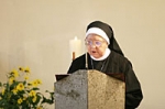 Schw. Ildefonsa bei der Lesung während der Messe